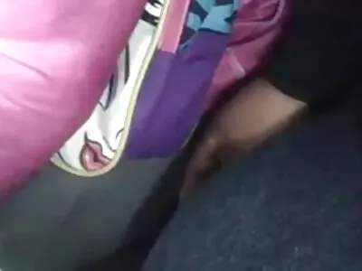 ക്യൂട്ടി മുലകുടിക്കുന്നു, വായിൽ കംപ് കിട്ടുന്നു
