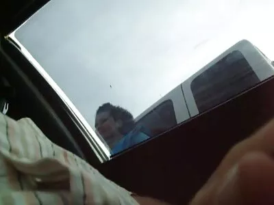 വീഡിയോയിൽ അനിയേലയും മാരെക്കും