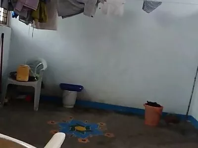 കൗമാരക്കാരൻ കോഴി മുലകുടിക്കുകയും രണ്ടാനച്ഛനെ ഭോഗിക്കുകയും ചെയ്യുന്നു
