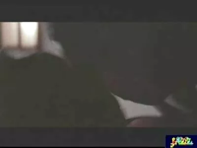 അടിവസ്ത്രത്തിൽ ചൂടുള്ള സുന്ദരി ബ്ലോജോബും വായിൽ കമ്മും ചെയ്യുന്നു