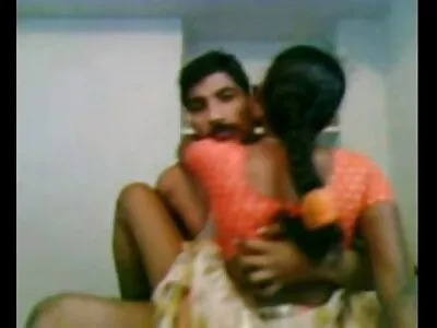സുന്ദരിയായ സുന്ദരിയിൽ നിന്നുള്ള ബ്ലോജോബ്