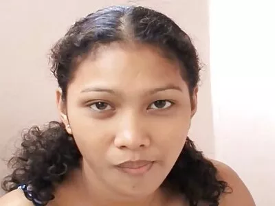 ഒരു ചൂടുള്ള എല്ലാ സ്വാഭാവിക കോഴിക്കുഞ്ഞും തുറക്കുന്നു