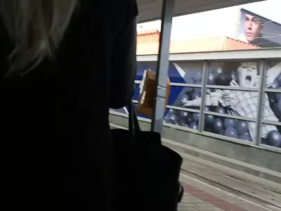 ഒരു സ്വാദിഷ്ടമായ സുന്ദരിക്കുട്ടിക്കുള്ള കൂറ്റൻ കളിപ്പാട്ടം