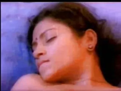 മുട്ടുകുത്തി നിൽക്കുന്ന സുന്ദരിയായ സുന്ദരി