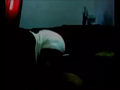 ആദ്യമായി അവളുടെ ചോക്ലേറ്റ് ഹോളിൽ